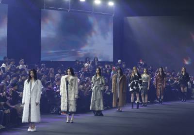 [포토] 서울패션위크 '한나신' 오프닝쇼, 매력적인 모델들이 멈춰선 피날레 퍼포먼스