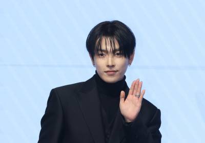 [포토] 에이티즈 홍중, 손만 올려도 화보