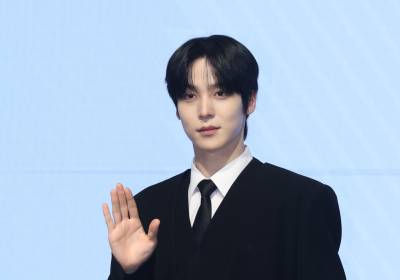 [포토] 에이티즈 윤호, 남신의 손인사