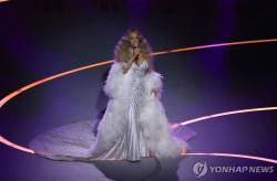 머라이어 캐리, 올림픽 개막식서 립싱크... “어설프게 흉내만” 비난 [왓IS]