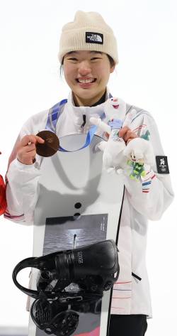 "눈에서 처음 성공한 기술, 자신 있었다" 패기가 만든 여고생 보더 유승은의 동메달 [2026 밀라노]