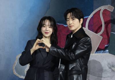 [포토] 신혜선-이준혁, 주역들의 러블리한 하트