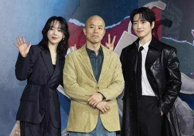 [포토] '레이디 두아' 배우들과 감독의 귀여운 포토타임