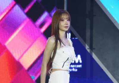 [포토] QWER 마젠타, 수줍은 요정의 입장