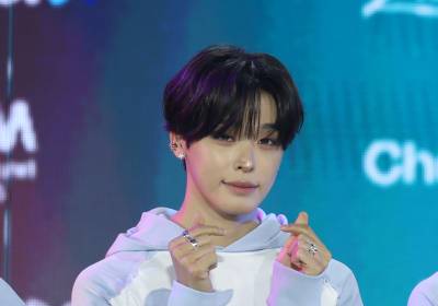 [포토] 엔시티 위시 리쿠, 앙증맞은 손가락 하트