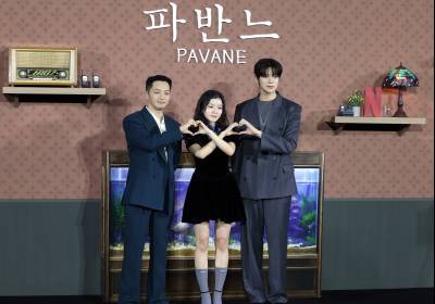 [포토] '파반느' 주역들의 귀여운 크로스 하트