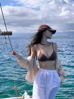 ‘박성광♥’ 이솔이, 유방암 이겨내더니…바다 위 파격 근황