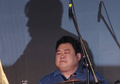 [포토] 아묻따밴드 김준현, 음악에 취해