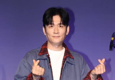 [포토] 아묻따밴드 전인혁, 가족들에게 하트 날릴게요