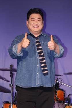 김준현, 때아닌 태도 논란…“팬 무시”vs“트집 잡기” 갑론을박 [왓IS]