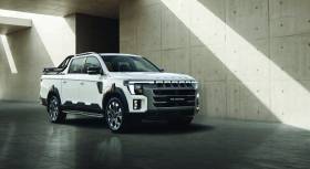 [시승기] 묵직한 토크의 디젤 vs 경쾌한 가솔린, ‘무쏘’의 두 심장을 경험하다