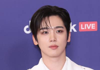 [포토] 위아이 김요한, 훈훈한 손가락 하트