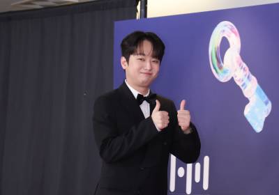 [포토] 이찬원, 여유로운 MC의 입장