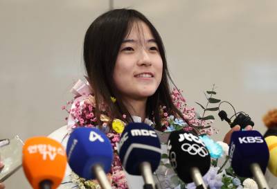 금의환향 최가온, '키다리 아저씨' 신동빈 회장 언급..."가장 힘든 시기에 응원해 주셨다" [2026 밀라노]