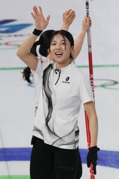 日도 놀란 ‘올림픽 아이돌’은 컬링 대표팀 김민지…“미인 군단으로 화제” [2026 밀라노]