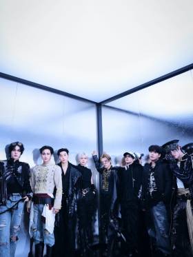 에이티즈, 미니 13집 美 빌보드 차트 석권…찬란한 금빛 존재감