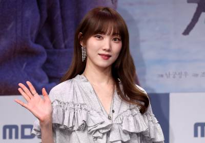 [포토]이성경, 봄기운 전하는 요정미모