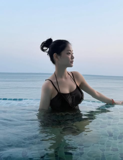 ‘혜리와 파격 키스신’ 정수빈, 눈부신 수영복 자태 [IS하이컷]