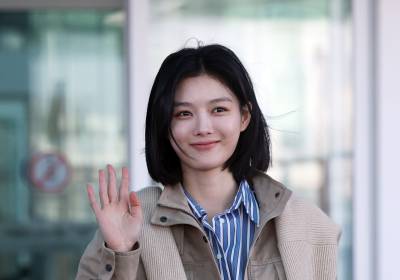 [포토] 김유정, 설레는 손인사