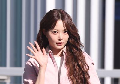 [포토] 르세라핌 홍은채, 디즈니 공주의 손인사