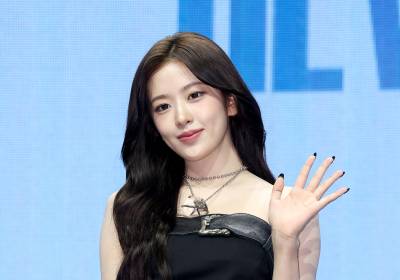 [포토]아이브 안유진, 리더의 컴백인사