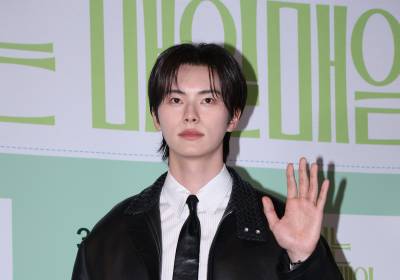 [포토] 이채민, 훈훈한 손인사