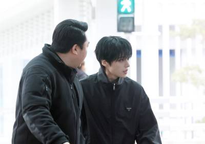 [포토] 에이티즈 우영, 분위기 넘치는 신호등 런웨이