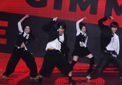 [포토] 초코, 멋진 '깁미' 무대