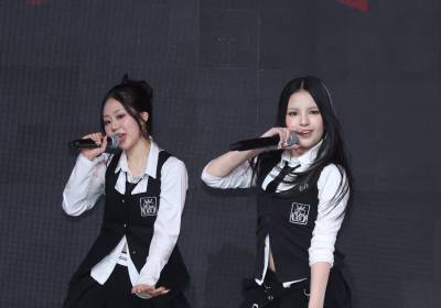 [포토] 초코, 귀여운 미모로 멋진 무대 선보이는 안판과 윤지