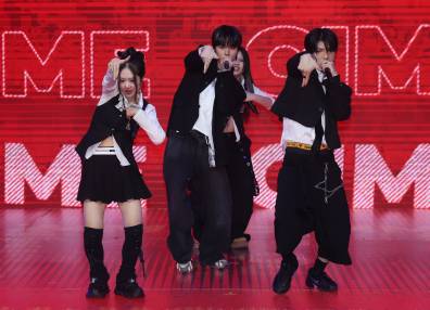 [포토] 초코, 멋진 무대에 집중