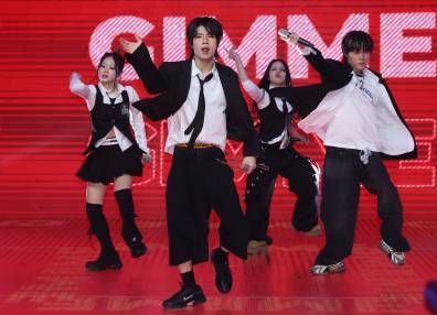 [포토] 초코, 파워풀한 '깁미' 무대