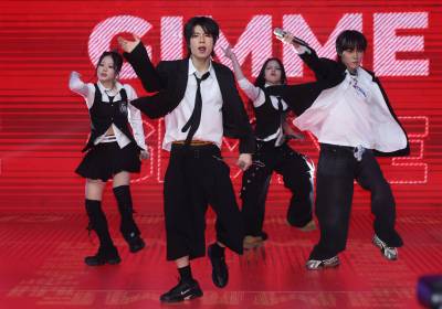 [포토] 초코, 파워풀한 '깁미' 무대