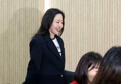 [포토] 기자회견 입장하는 민희진 대표