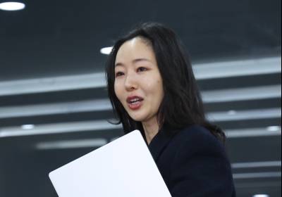 [포토] 민희진, 빠른 입장 표명 후 5분 만에 퇴장