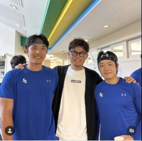 '프듀 101 재팬' 투표 독려한 삼성 선수들 왜? 삼성 캠프 찾은 '특별한 손님' 인연 때문에 [IS 피플]