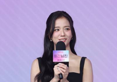 [포토] 인사말 하는 지수