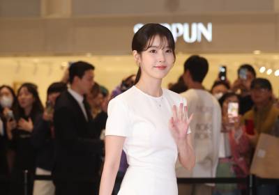 [포토] 아이유, 선녀의 걸음걸이