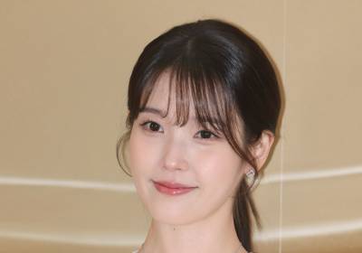 [포토] 아이유, 사랑스러운 하트 받으세요