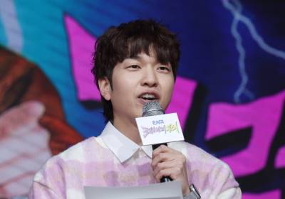 [포토] MC 유재필, '크레이지 투어' 진행 맡았어요~