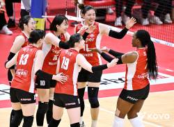 '후춧가루 부대' 페퍼저축은행에 달린 여자부 봄배구 대진표