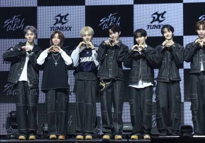 [포토] 튜넥스, 사랑의 하트 발사