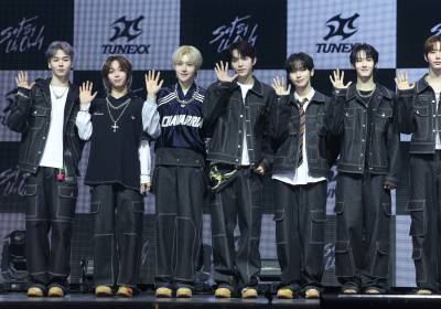 [포토] 튜넥스, 멋진 손인사