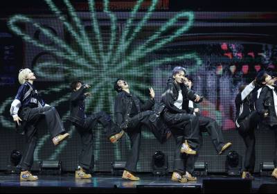 [포토] 튜넥스, 파워풀한 안무에 시선집중