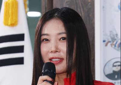 [포토] 인사말 하는 유빈