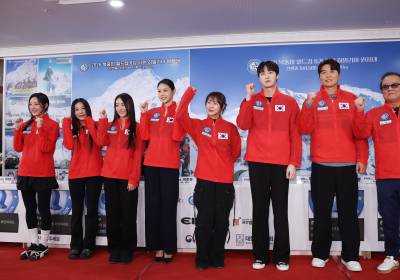 [포토] '2026 북중미 월드컵 8강 기원' 히말라야 원정대 발식