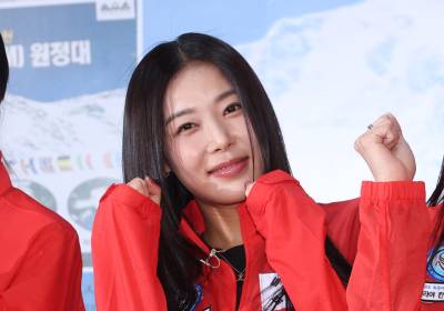 [포토] 유빈, '2026 북중미 월드컵 8강 기원' 히말라야 원정대 '화이팅'