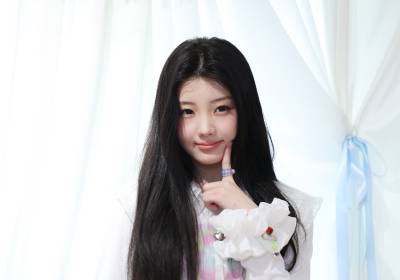 [포토] 아일릿 원희, 고양이의 볼콕은 사랑이야