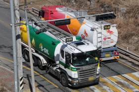 정부, 원유 600만 배럴 긴급 도입...민항기 통해 UAE서 국민들 귀국   