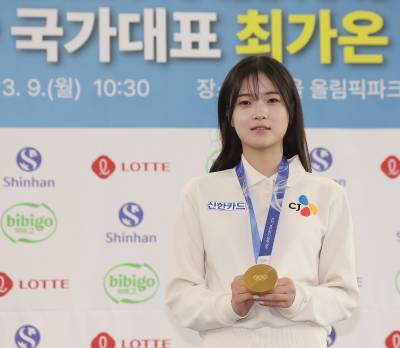 청와대 오찬에 코르티스 만났다, 최가온 "금메달 덕분에 소중한 경험…'최고의 보더' 되는 게 목표" [IS 현장]