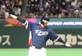 '무려 2홈런·11타점' 세계 1위 등극한 문보경, '원조 1위' 김태균과 나란히 섰다 [WBC 스타]